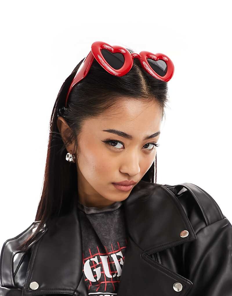 

Красные солнцезащитные очки в форме сердца Jeepers Peepers