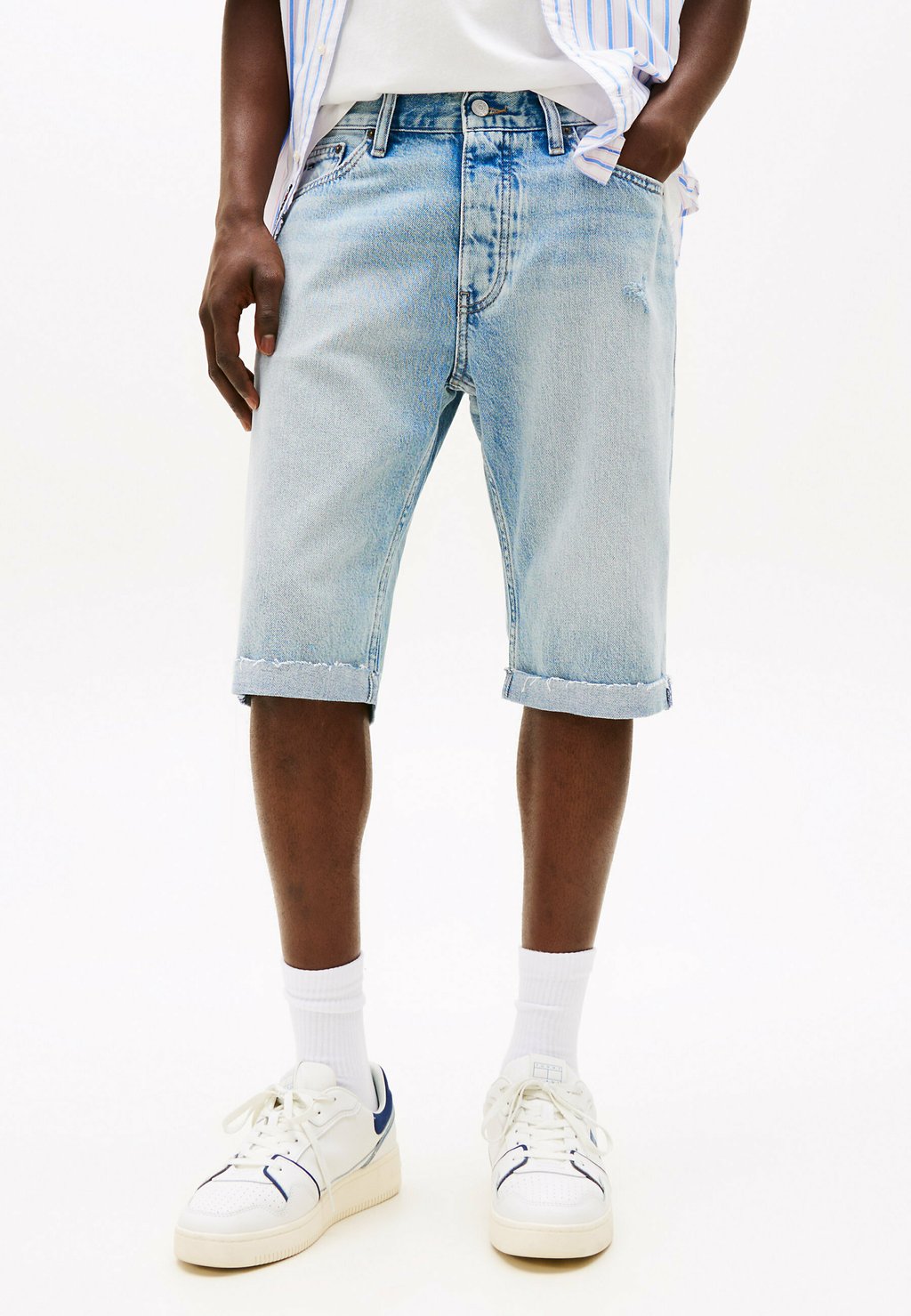 

Джинсовые шорты RYAN REGULAR DISTRESSED Tommy Jeans, светло-голубой