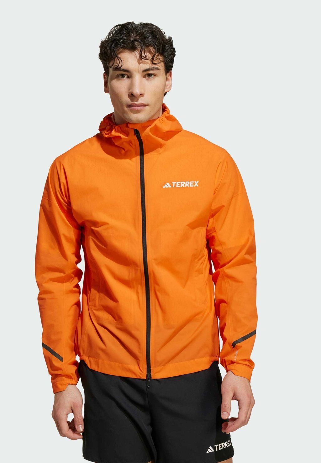 

Тренировочная куртка CLIMAPROOF adidas Sportswear, оранжевый