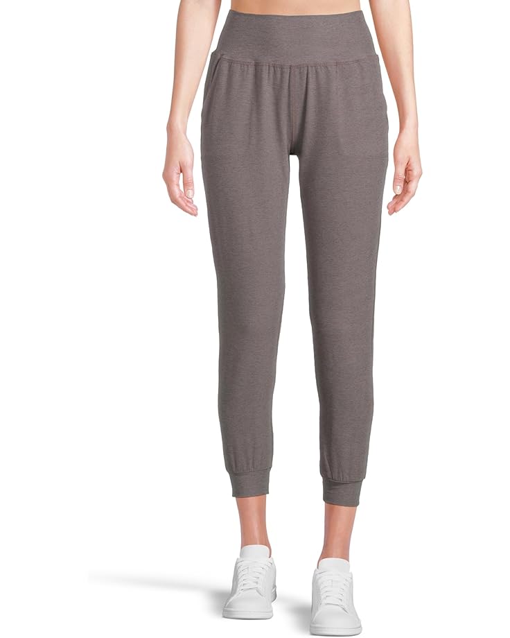 

Брюки Beyond Yoga Spacedye Midi Joggers, цвет Soft Umber Heather