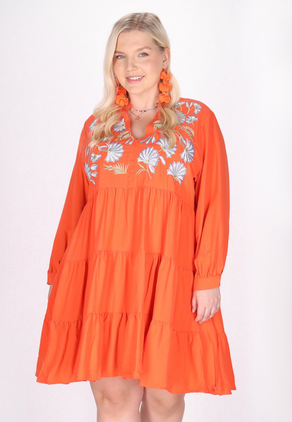 

Повседневное платье PLUS SIZE IZIA, оранжевый