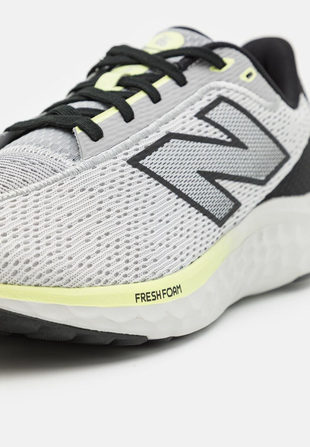 

Нейтральные кроссовки Fresh Foam Arishi V4 New Balance, дождевое облако