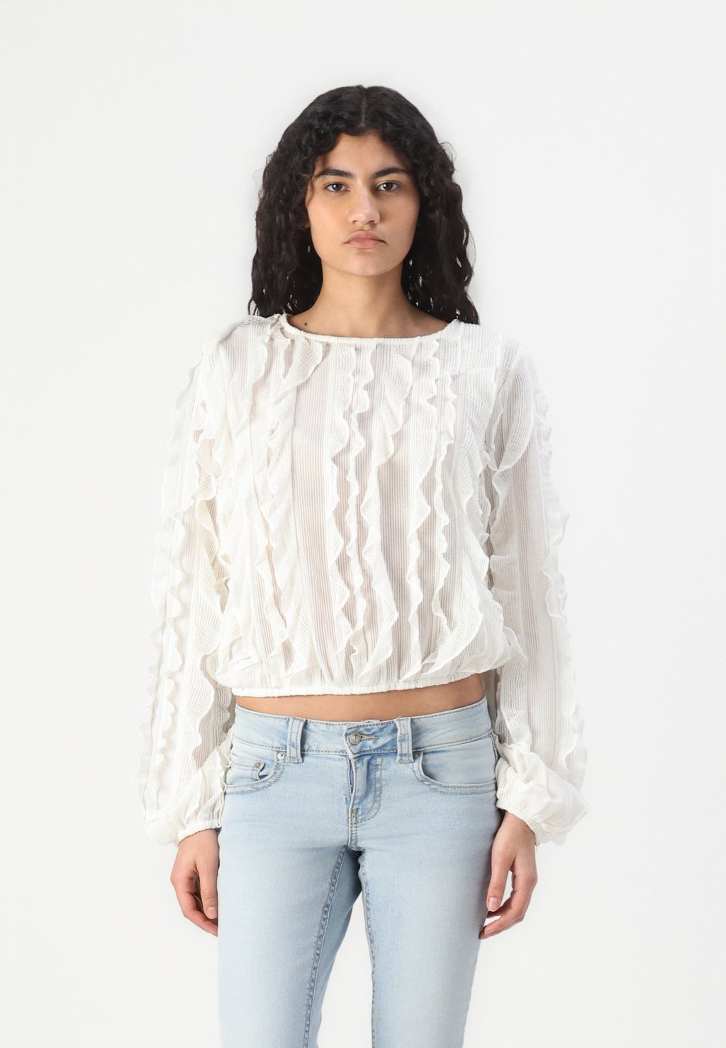 

Блуза FRILL Gina Tricot, кремовый