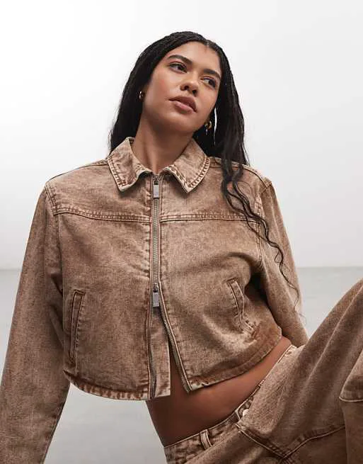 

Джинсовая куртка свободного кроя с объемной молнией Liquor N Poker