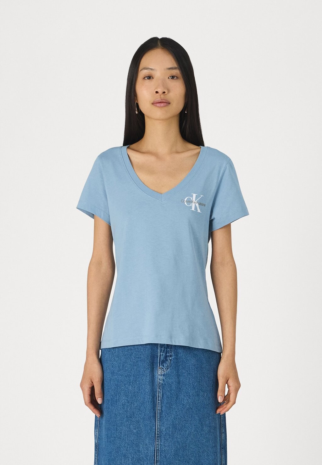 

Футболка с набивным рисунком MONOLOGO OFF PLACED VNECK TEE Calvin Klein, светло-голубой