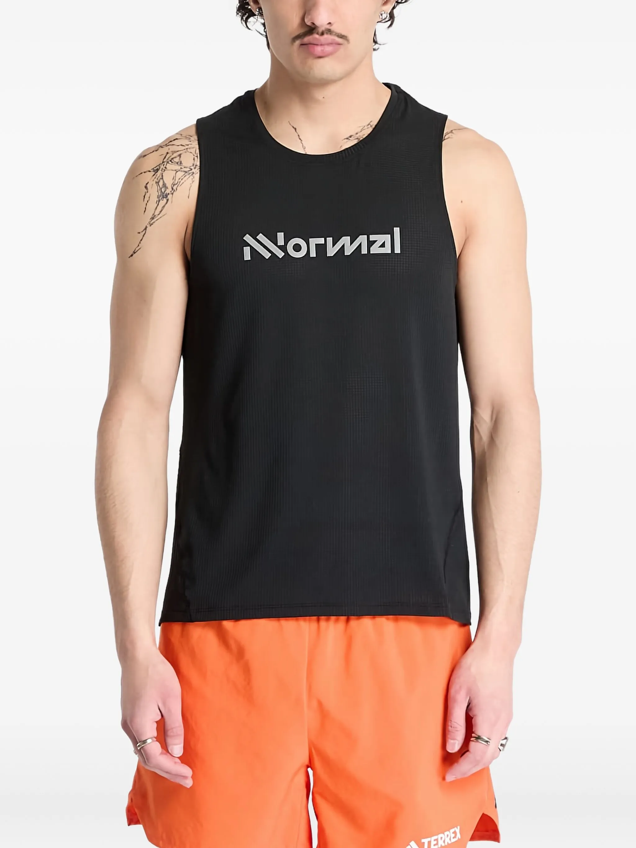 

Топ с логотипом Nnormal, черный