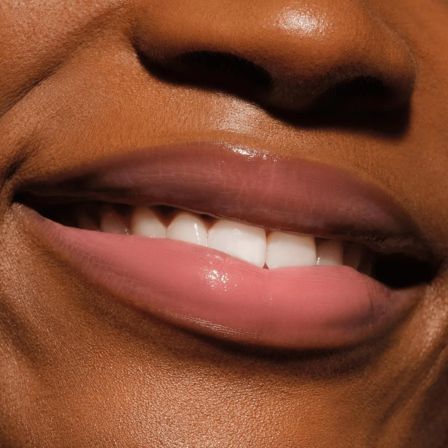 Блестящий бальзам для губ «Butter Drippin' Glossy Lip Balm» от Catrice Catrice, 010 Pink Lemon Squeezin' — фото 4