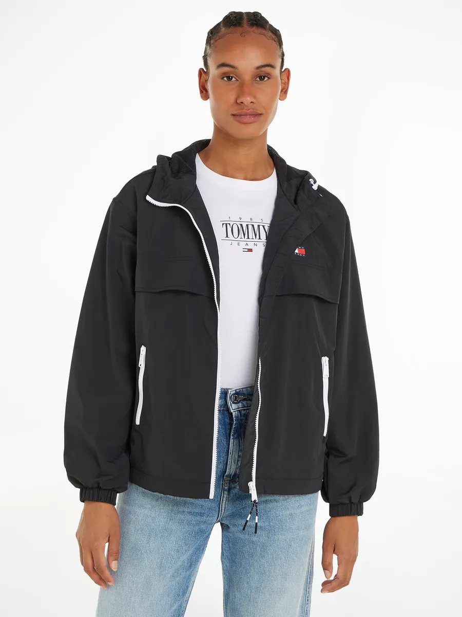 

Ветровка Tommy Jeans "TJW CHICAGO WINDBREAKER EXT", с капюшоном и контрастными молниями, черный