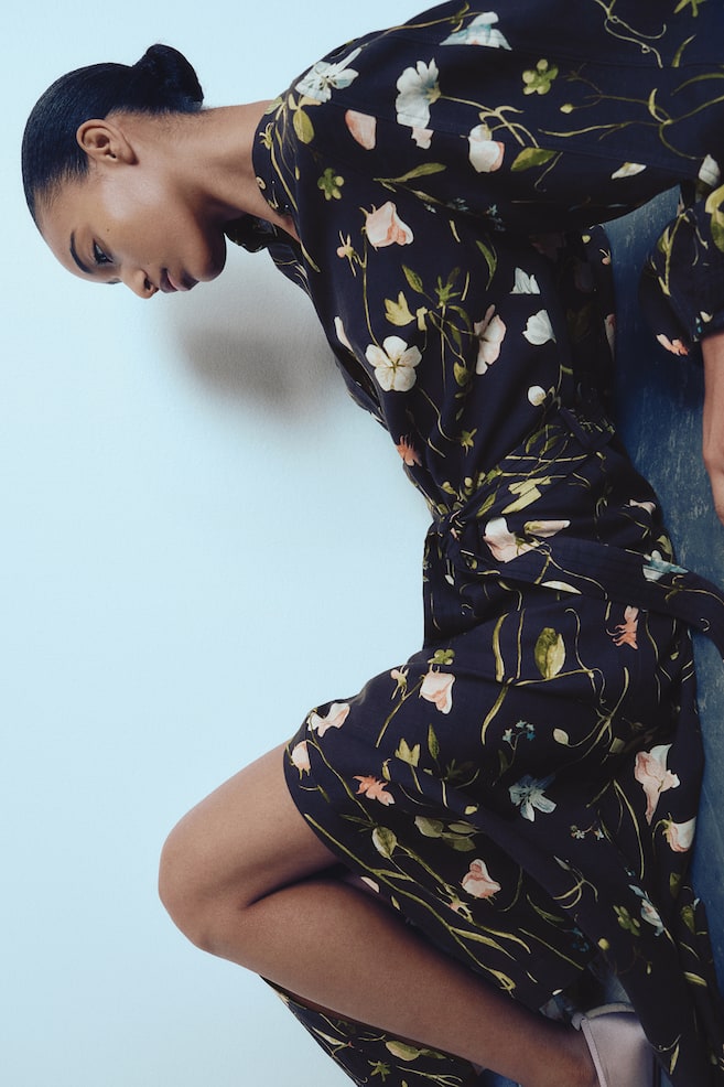 

Платье из льняной смеси с поясом-завязкой H&M, мультиколор