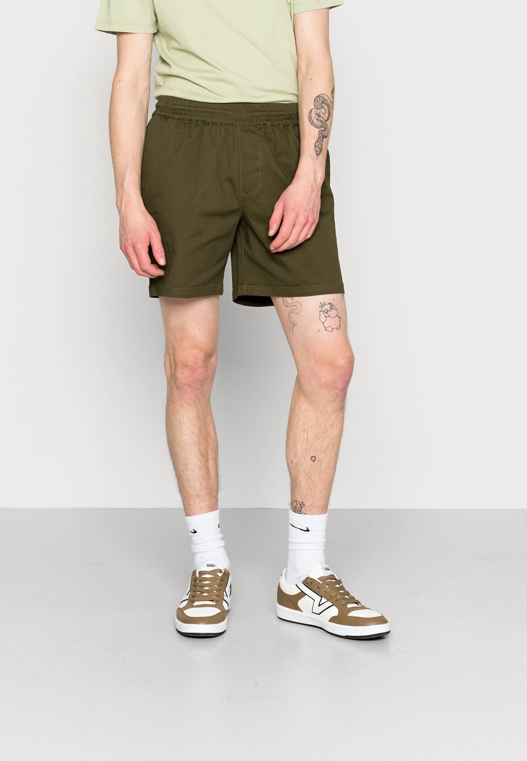 

Шорты CASUAL REVOLUTION, оливковый