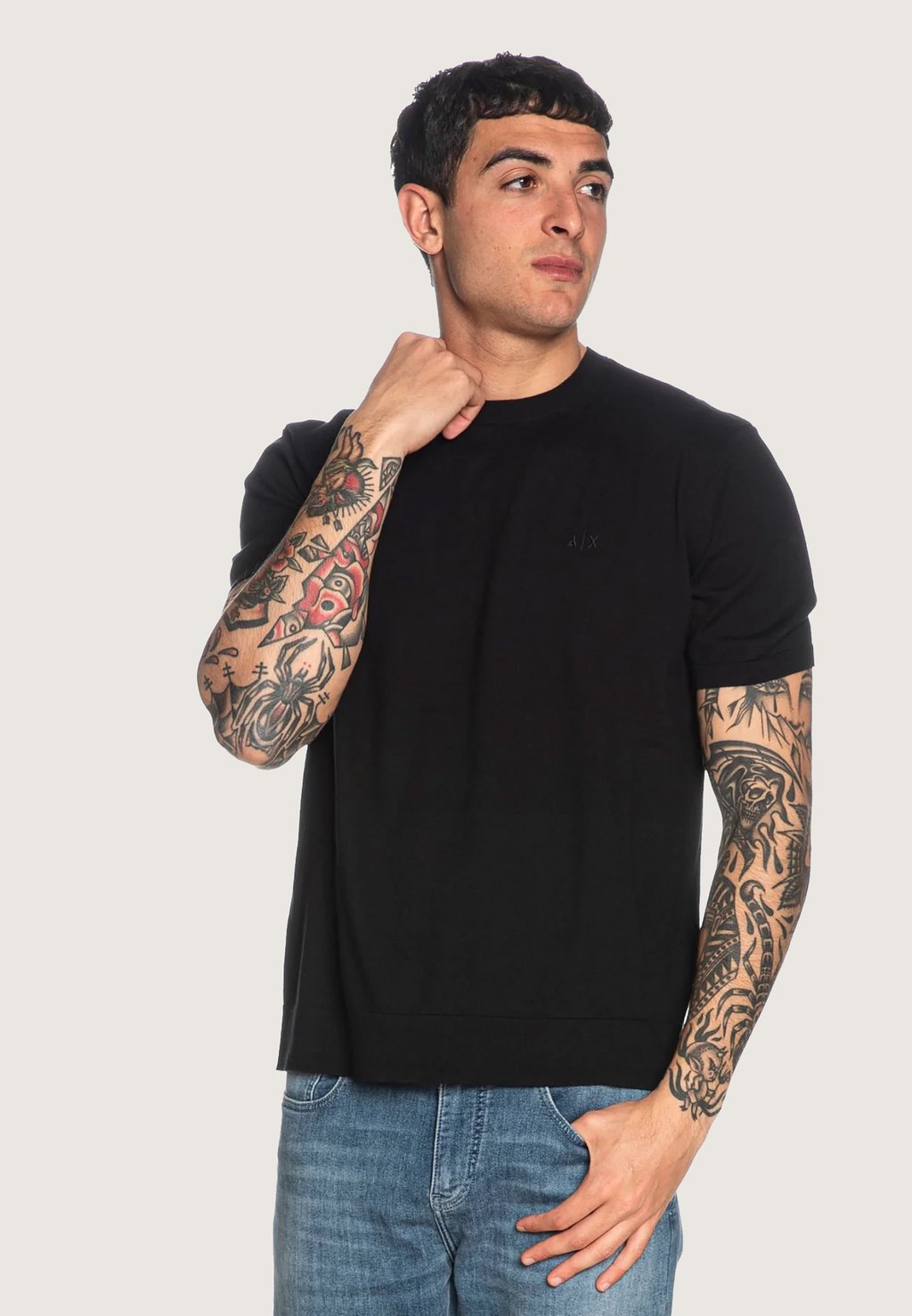 

Базовая футболка Armani Exchange, черный