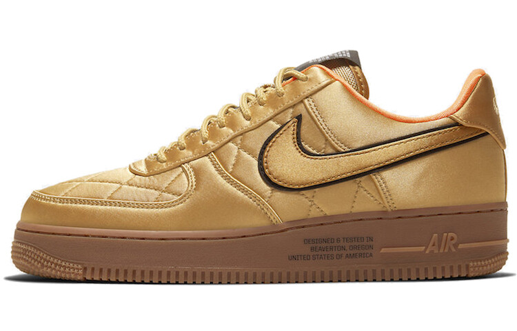 

Стеганая атласная сумка Nike Air Force 1 Low, пшеничная