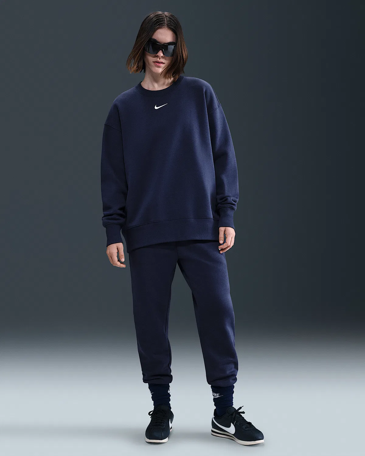 Женский оверсайз свитшот с круглым вырезом Nike Sportswear Phoenix Fleece, Midnight Navy/Sail — фото 4
