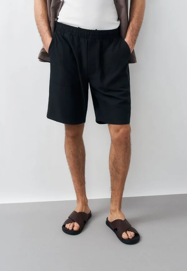 Наденьте классические брюки или шорты Calvin Klein, Black
