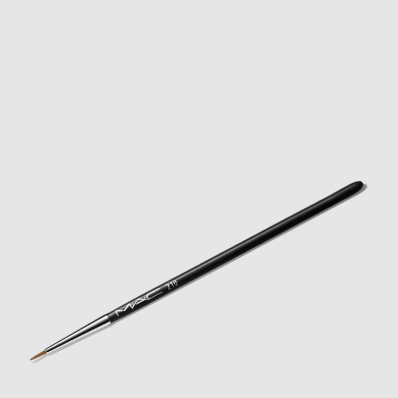 Кисть для подводки глаз MAC Delicate Eyeliner Brush #210 — фото 2