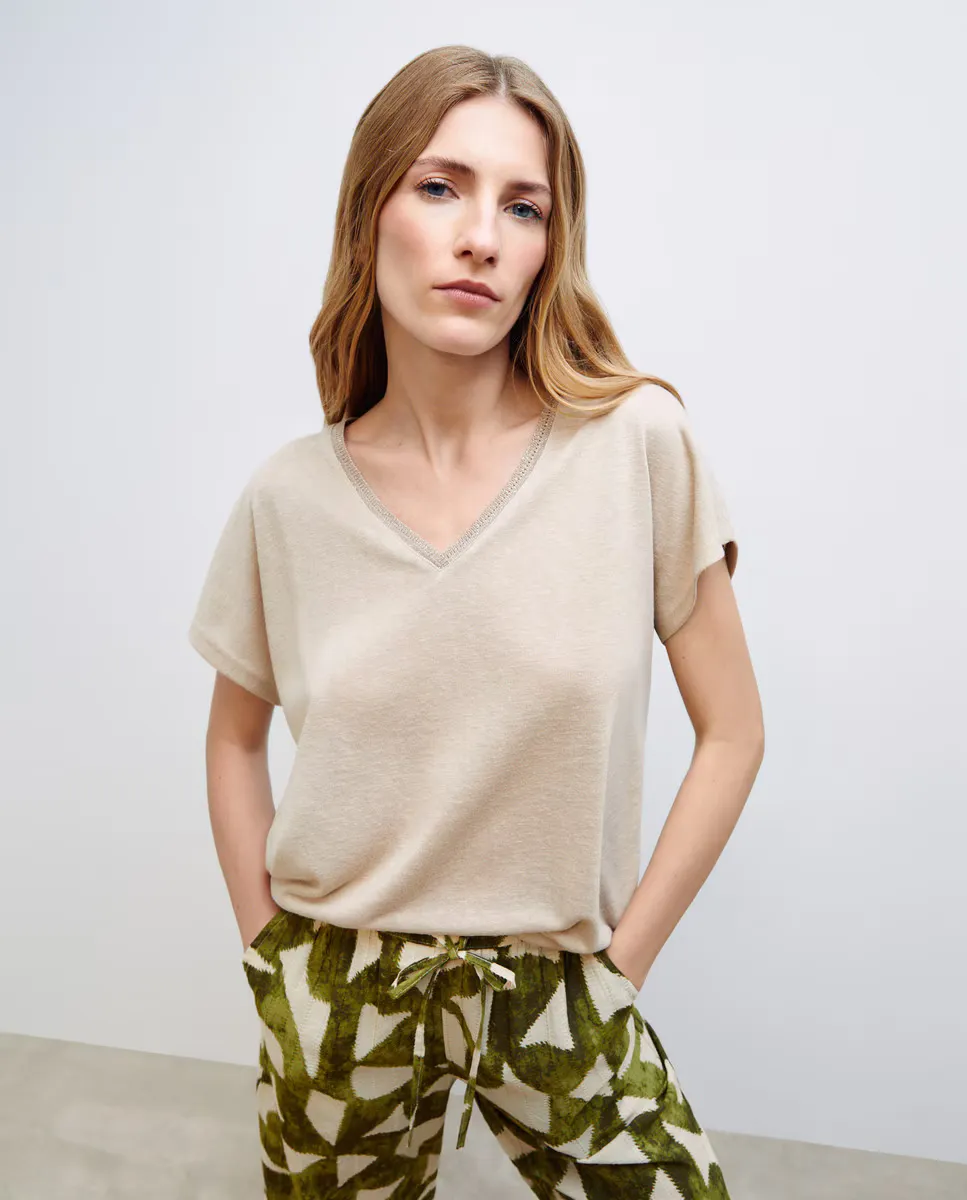 

Женская футболка с V-образным вырезом Woman El Corte Inglés, цвет 120 Crudo