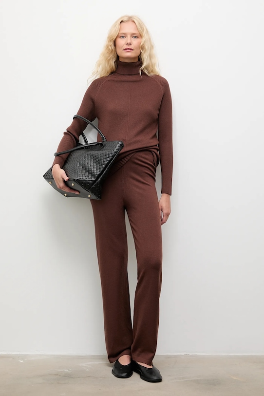 

Комплект из свитера и брюк Answear.Lab, коричневый