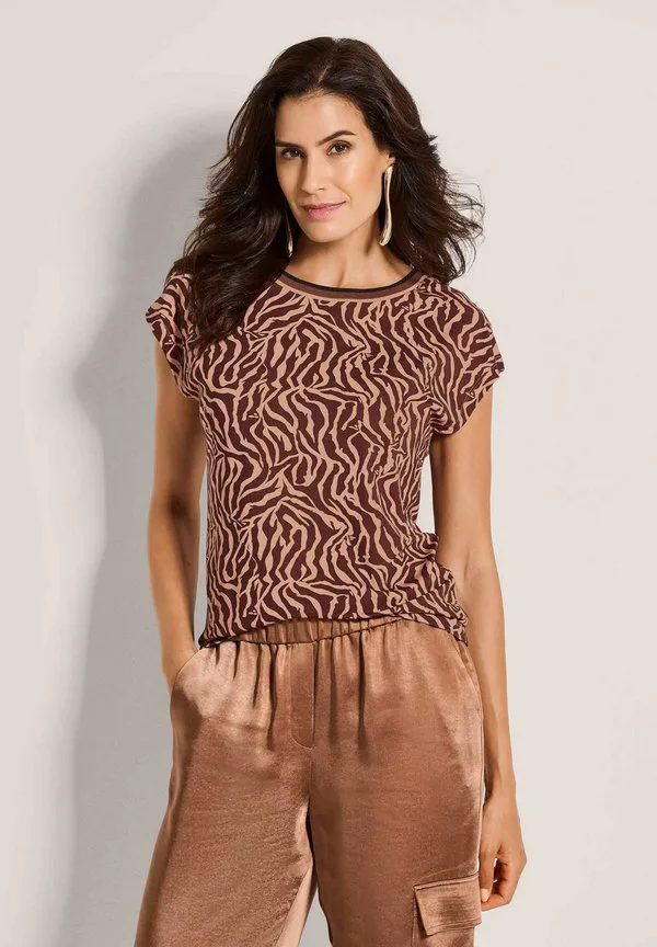 

Футболка с принтом Madeleine, Toffee Chestnut Black, Черный, Футболка с принтом Madeleine, Toffee Chestnut Black