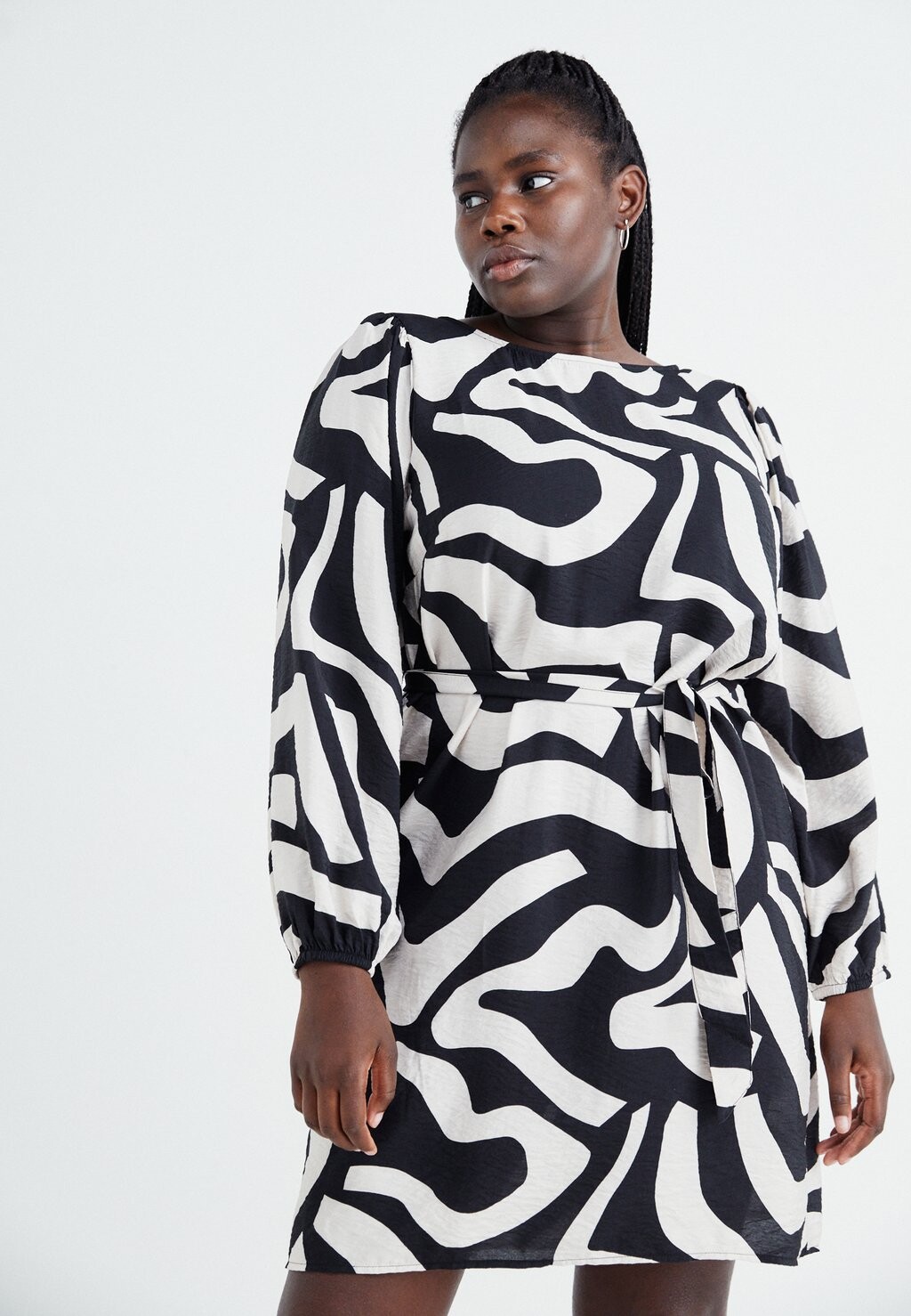 

Дневное платье VMCJOSIE RIKA DRESS Vero Moda Curve, черный