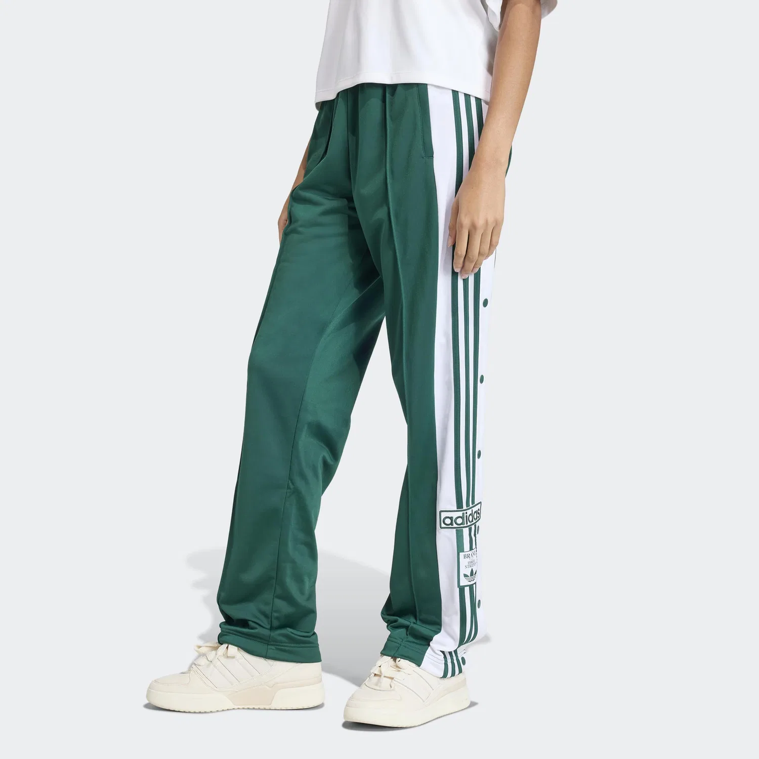 Свободные брюки Adidas Originals зеленого цвета