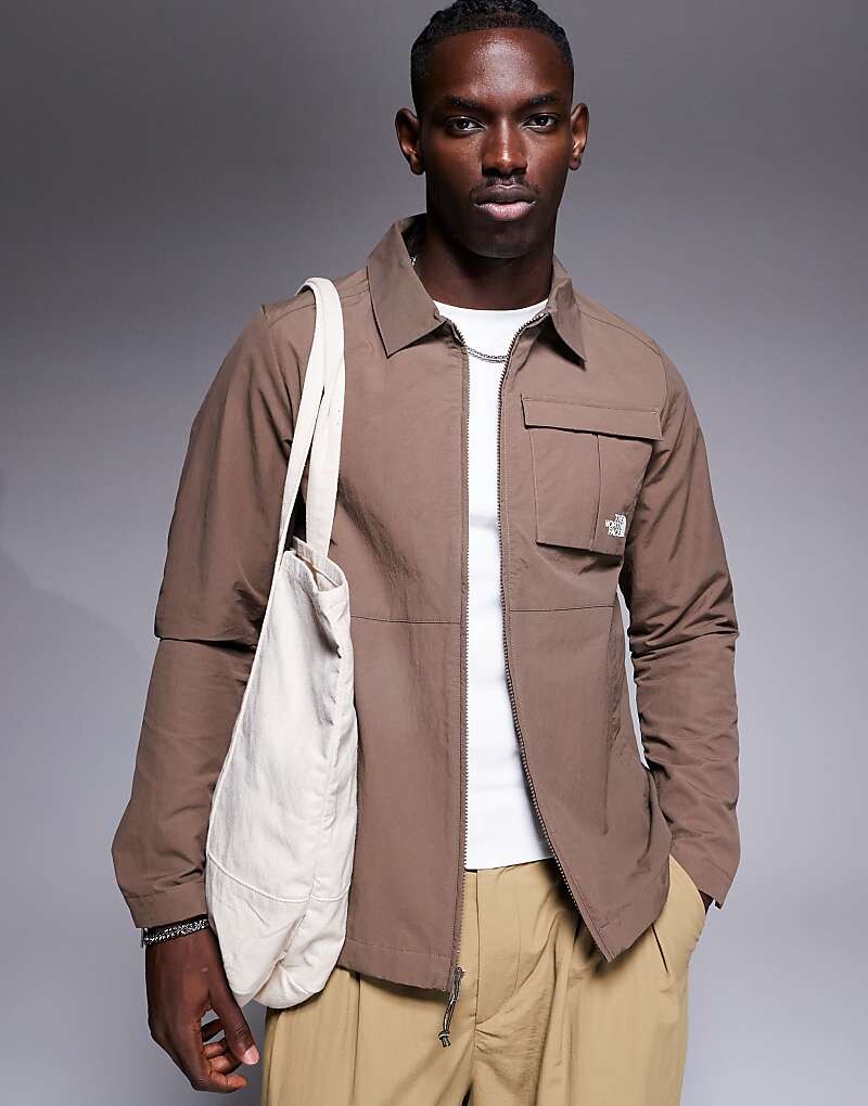 

Коричневая куртка-рубашка на молнии с логотипом The North Face, эксклюзивно для ASOS