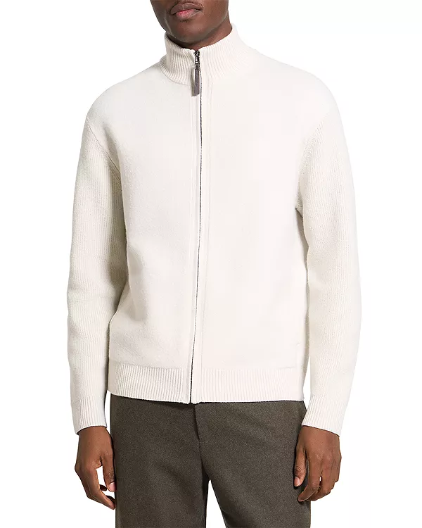 

Шерстяной свитер с длинными рукавами и свободным кроем, с высоким воротником-стойкой. Theory, белый