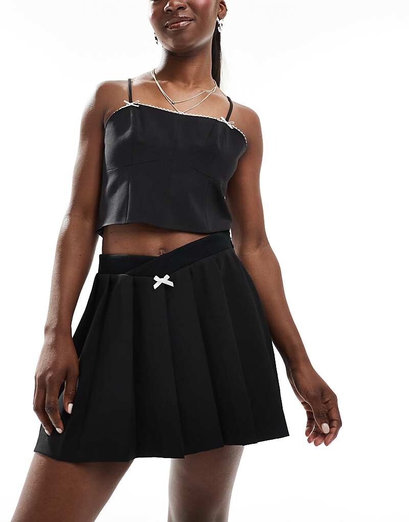 

Miss Selfridge – Элегантная спортивная мини-юбка со складками черного цвета