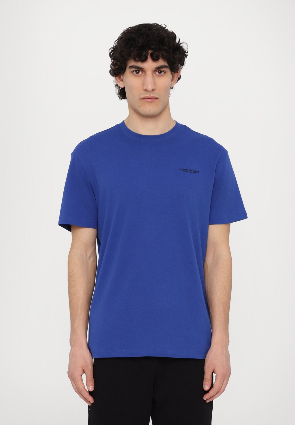 

Базовая футболка Armani Exchange, синий
