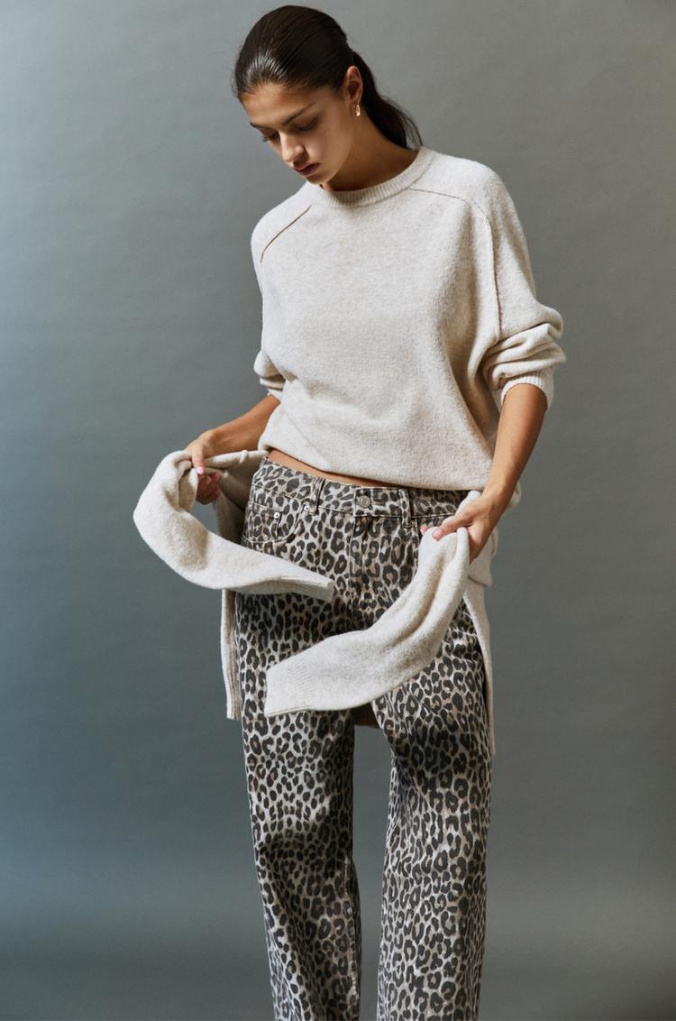 

Свитер оверсайз Pull And Bear, экрю