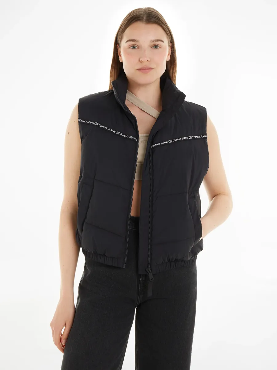 

Стеганый жилет Tommy Jeans "TJW TAPE DETAIL LIGHT PUFFER VEST", с тисненым логотипом, черный