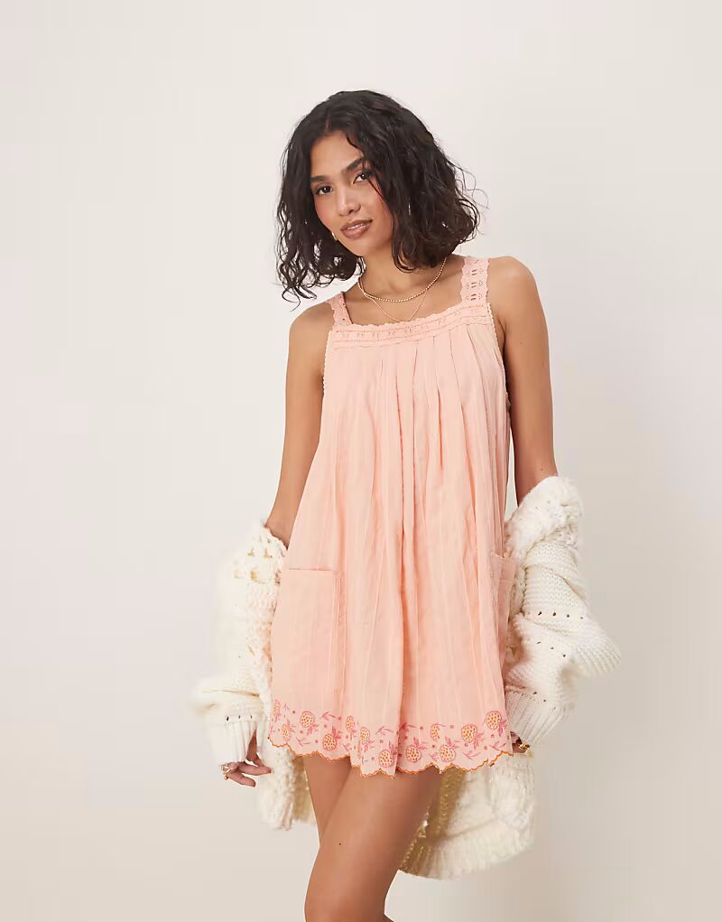 

Free People латексное мини-платье бэбидолл с отделкой в ​​стиле дыни