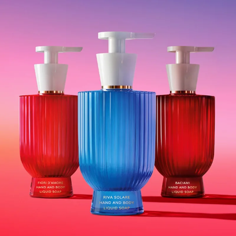 BVLGARI Набор для ухода: гель для душа и крем для рук Endless Kiss, 250 мл + 40 мл, Two-Piece Set: Floral Love Song Hand Body Cleaning Gel 250ml+Moisturizing Lotion 250ml — фото 4