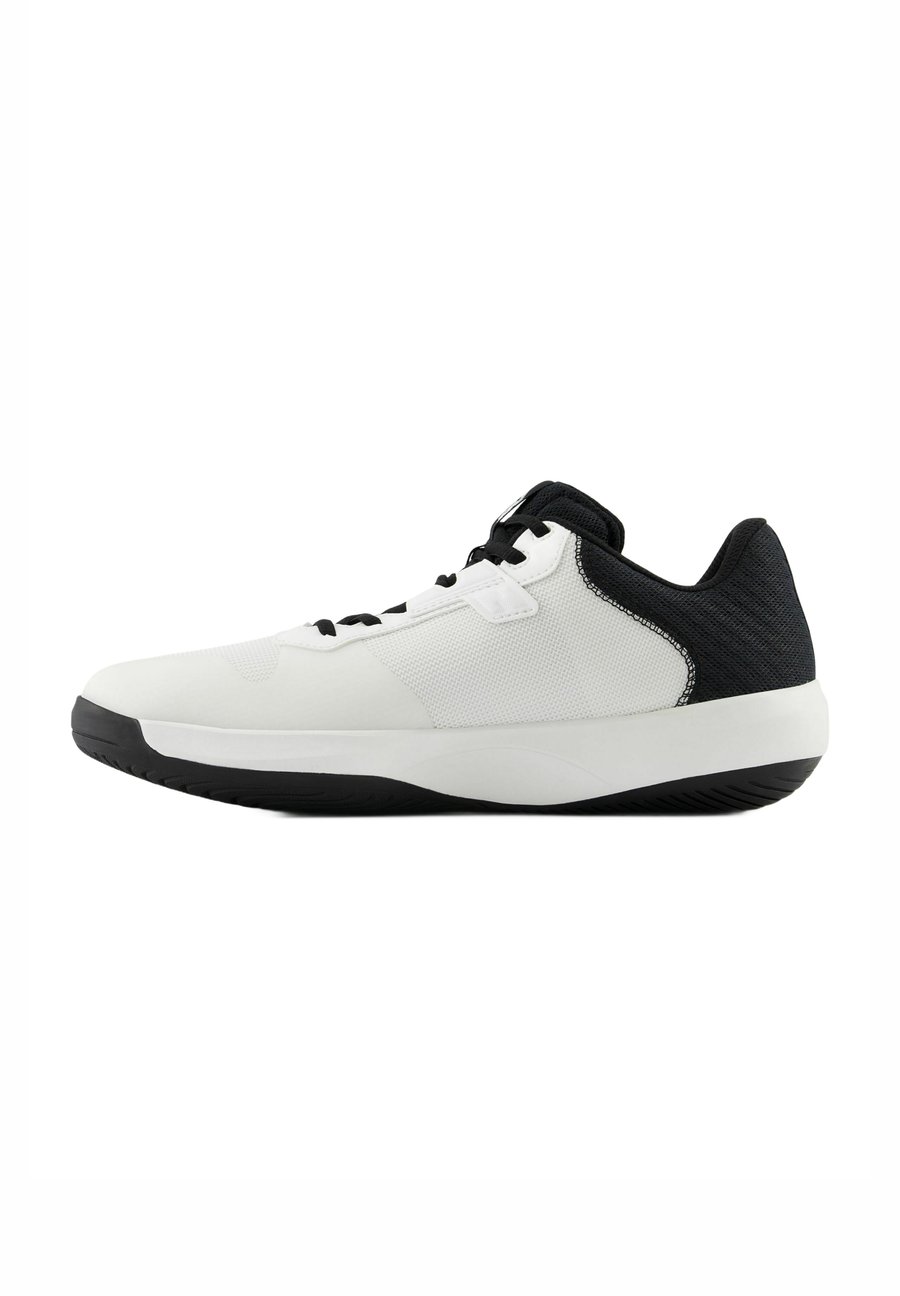 

Кроссовки New Balance Carpet court tennis shoes, White Black/White