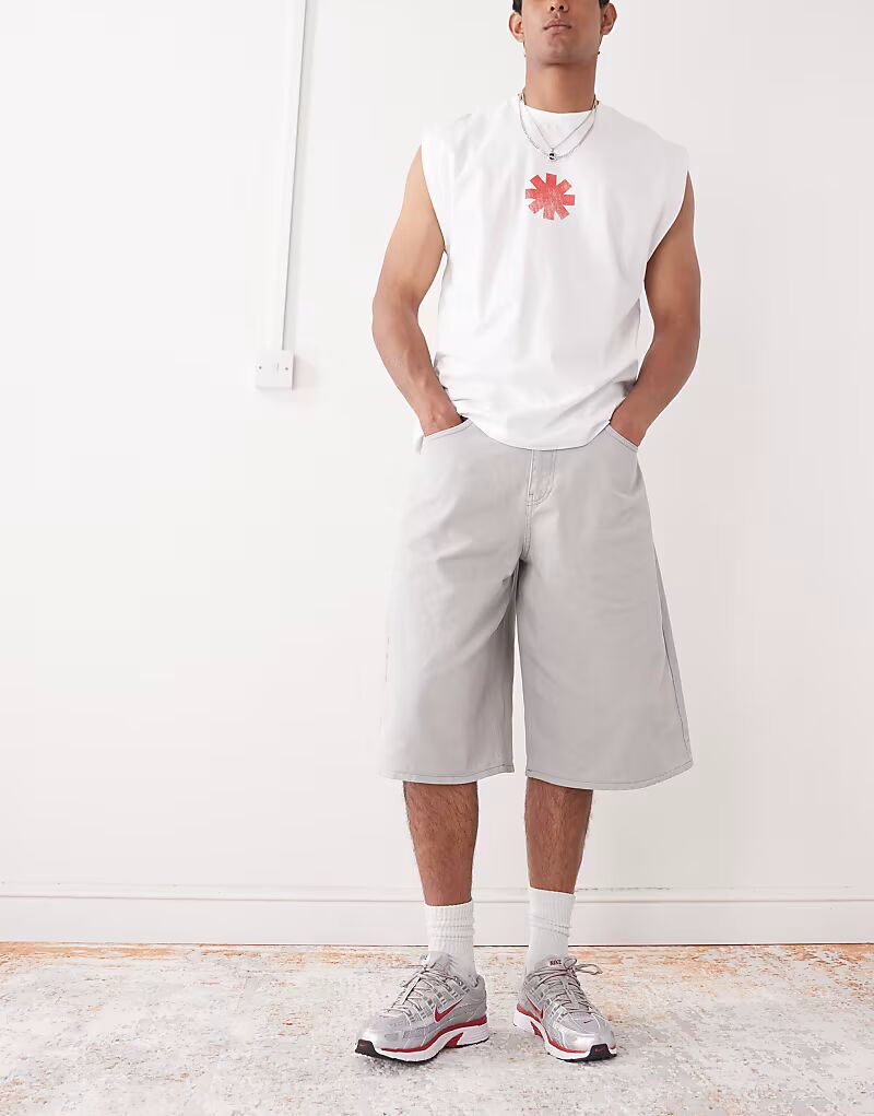 

Джинсовые шорты свободного кроя светло-серого цвета Reclaimed Vintage