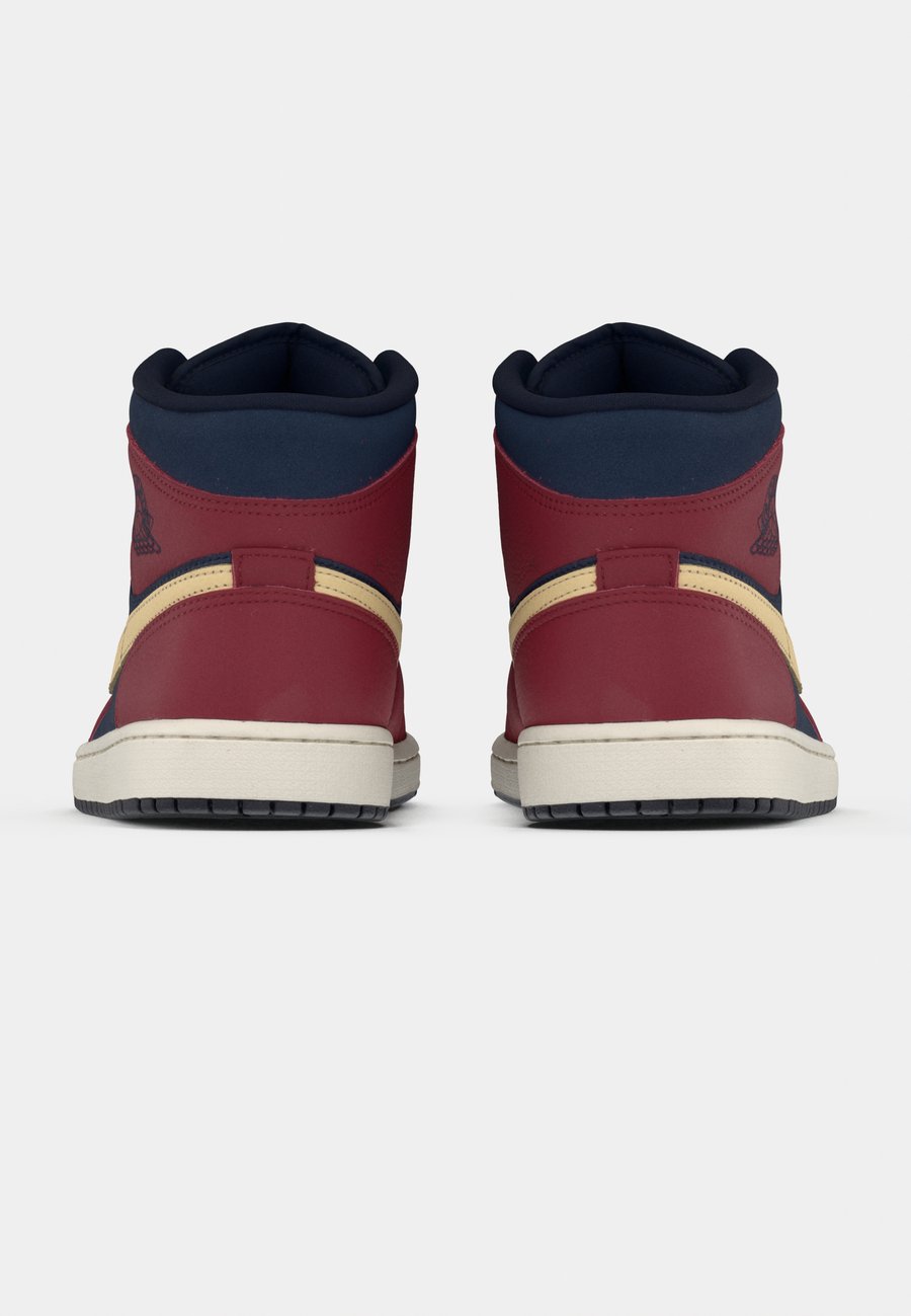 Кроссовки Jordan AIR JORDAN 1 MID SE V2, Team Red/Pale Vanilla/Obsidian/Sail/Dark Red — фото 4