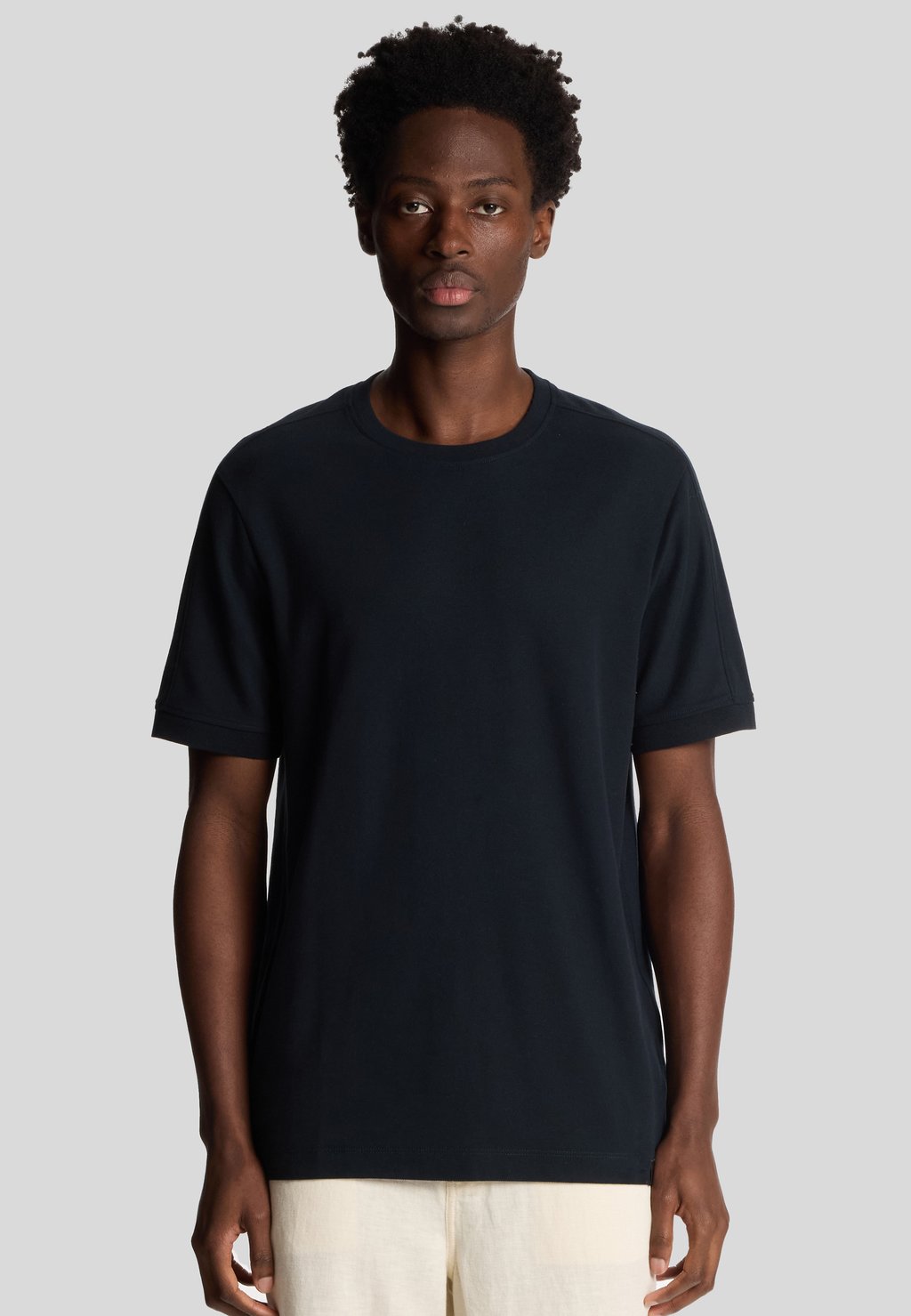 

Базовая футболка PANELLED T-SHIRT Lyle & Scott, темно-синий