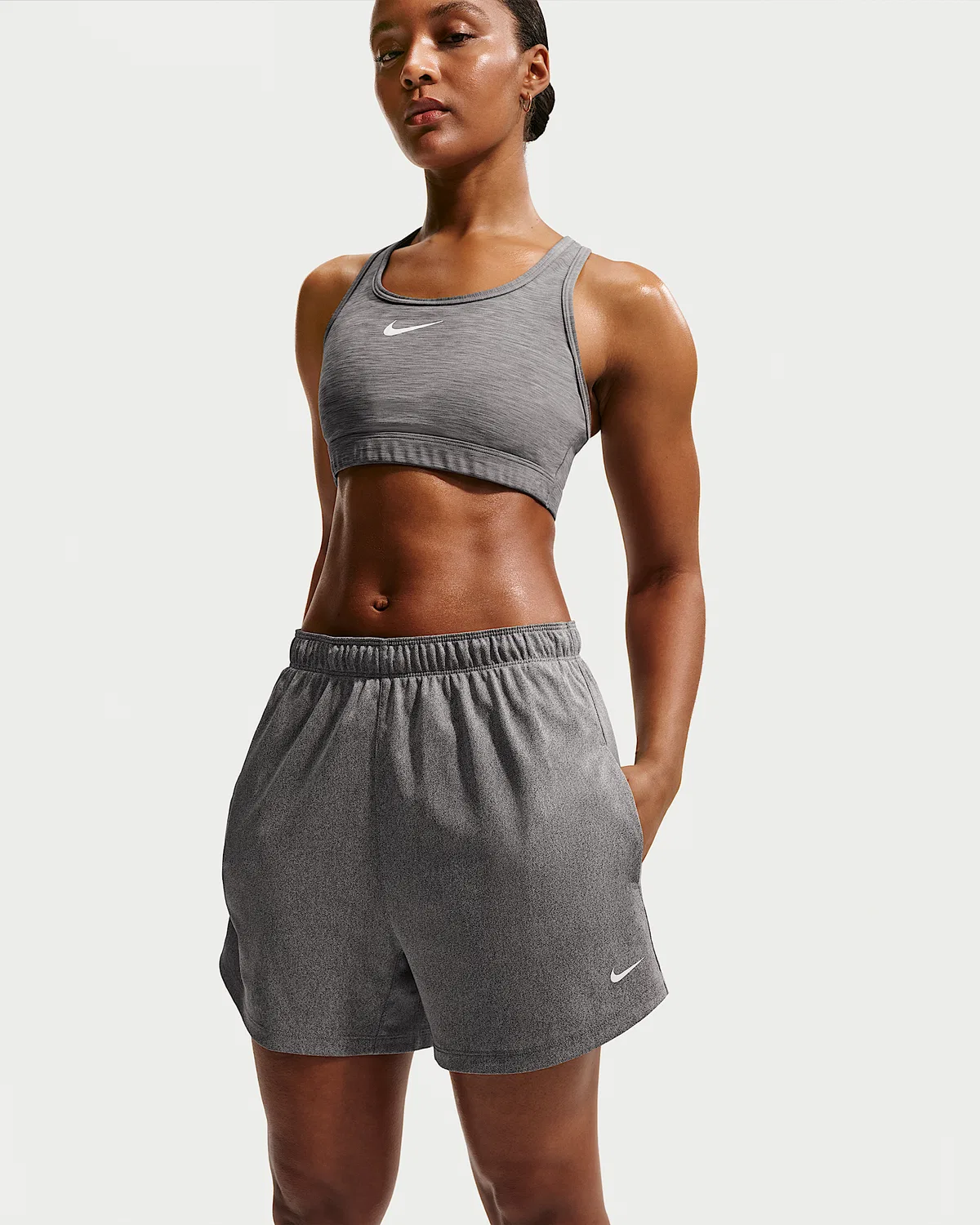 Женские шорты Nike Attack Dri-FIT средней посадки, длина 4", Iron Grey/Iron Grey/Heather/White — фото 2