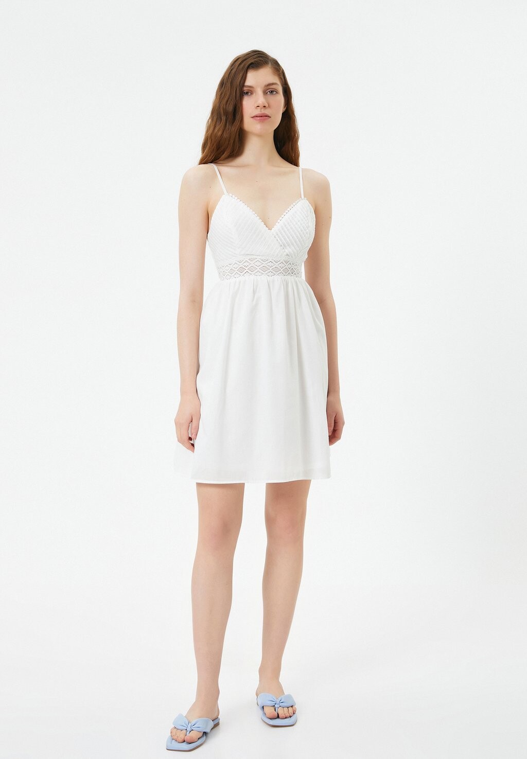 

Повседневное платье MINI STRAPS HEART NECK CUTWORK DETAIL Koton, белый