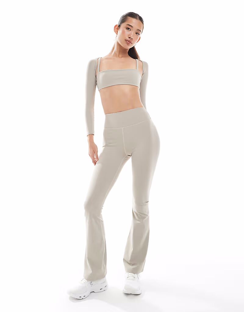 

Леггинсы-буткат Active с низкой посадкой бежевого цвета Weworewhat