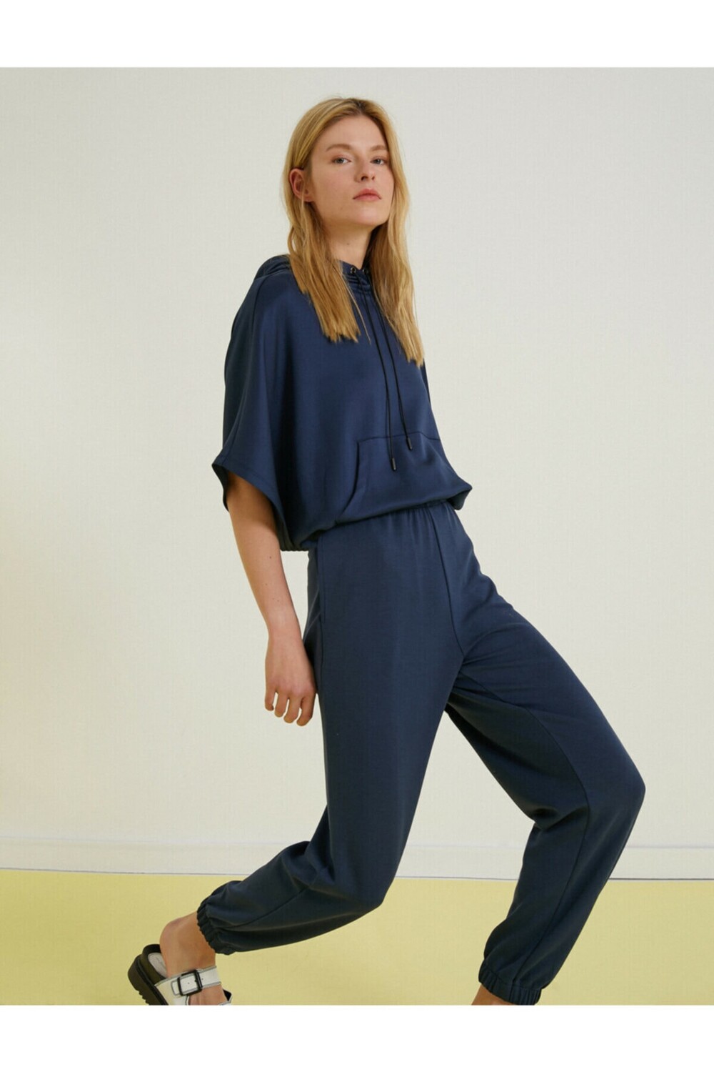 

Женская темно-синяя толстовка с капюшоном и карманами Koton, темно-синий