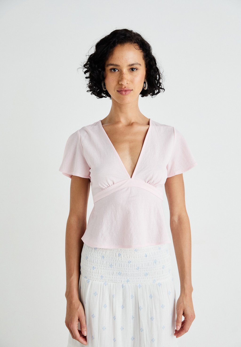 

Базовая футболка TIE Gina Tricot, цвет Primrose Pink