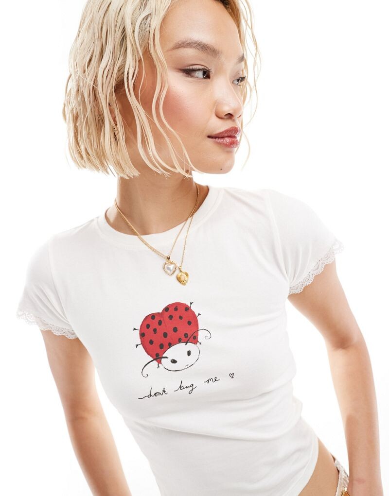 

Белоснежная футболка с изображением божьей коровки Motel don't bug me