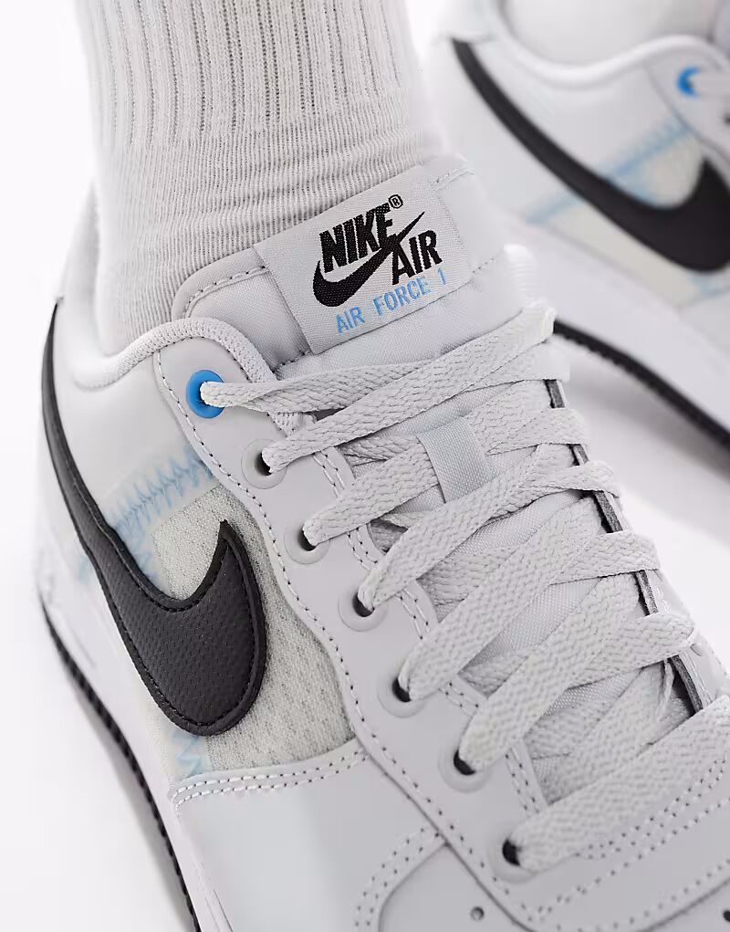 Кроссовки унисекс Nike Air Force 1'07 LV8 серого и черного цветов — фото 4