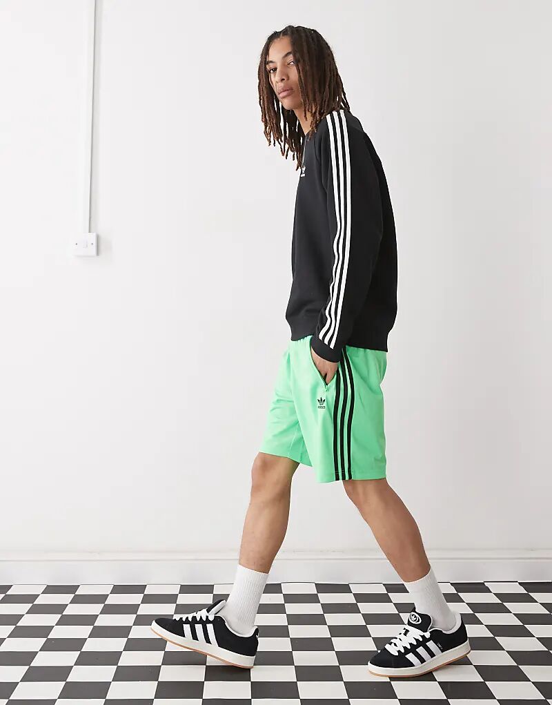 

Шорты adidas Originals Firebird зеленого и черного цветов