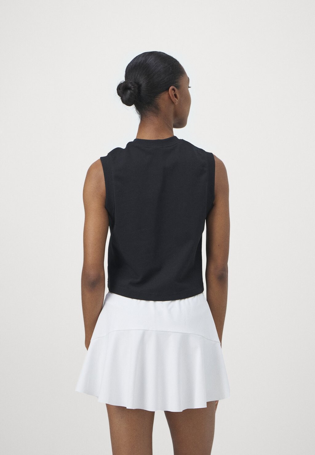 

Топ HERITAGE TANK Nike, черный