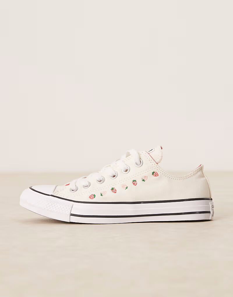 Кеды Converse Chuck Taylor All Star Ox белого цвета с деталями из клубники — фото 2