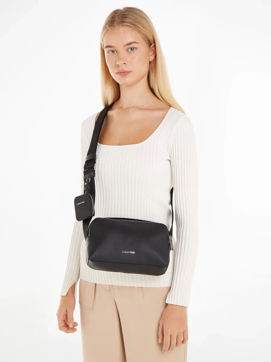 

Сумка через плечо Calvin Klein "CK EST. ПУ СУМКА ДЛЯ КАМЕРЫ ", цвет Ck Black Twill