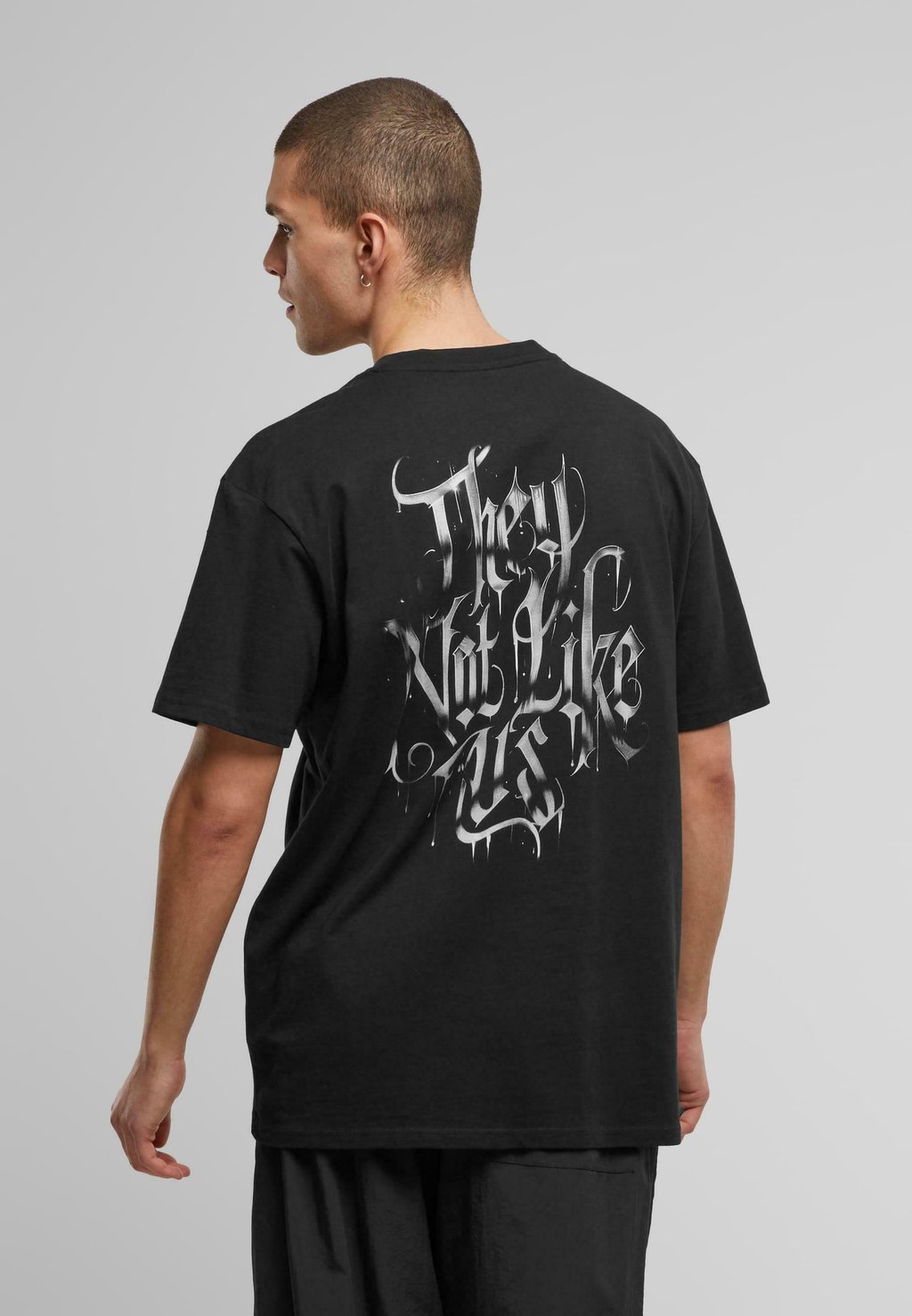 

Футболка с принтом NOT LIKE US Upscale by Mister Tee, черный