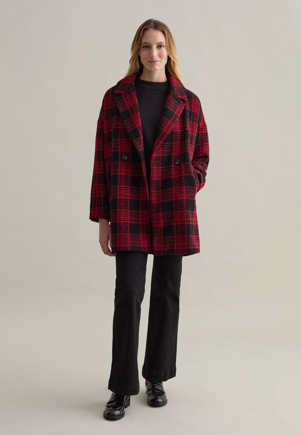 

Короткое пальто DOUBLE-BREASTED COAT PIOMBO, черный