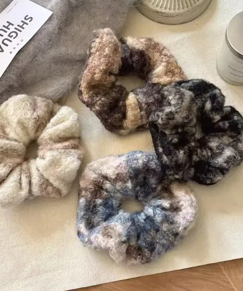 Шишечка из клетчатой ткани с ворсом, бренд Mayree, бежевый — фото 2